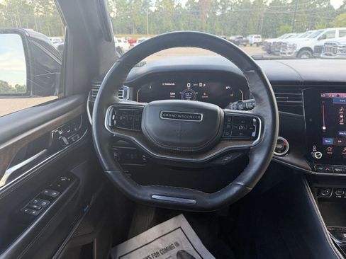 Used 2023 Jeep Grand Wagoneer L Series II AWD/4WD image 5