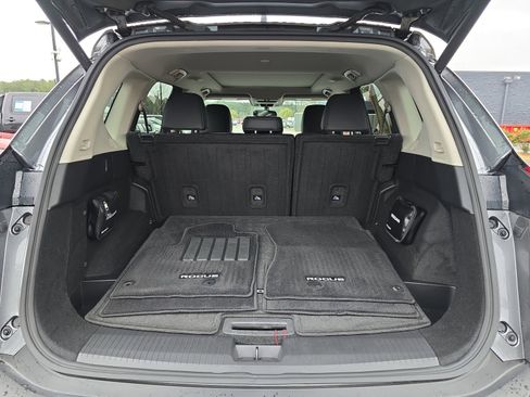 Used 2023 Nissan Rogue SV w/ SV Premium B Package image 12