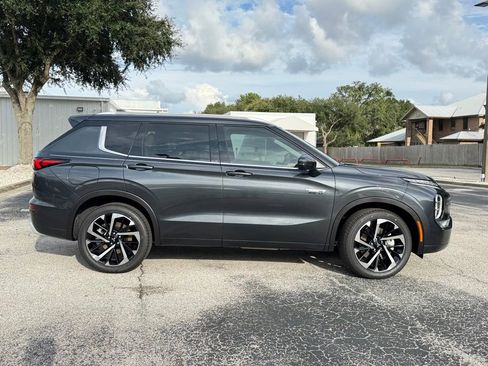 New 2025 Mitsubishi Outlander SEL image 9