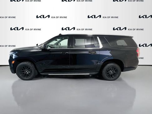 Used 2022 Chevrolet Suburban LT w/ Luxury Package RWD image 4
