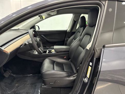 Used 2022 Tesla Model Y Long Range image 12