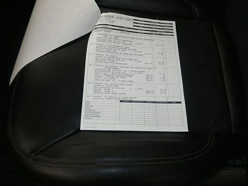 Used 2022 Ford Explorer Limited w/ Equipment Group 301A RWD image 5