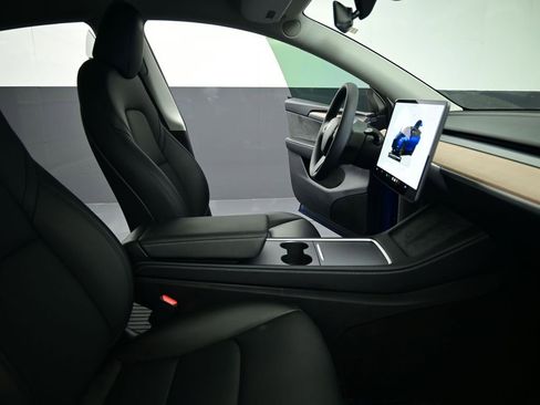 Used 2025 Tesla Model Y Long Range image 53