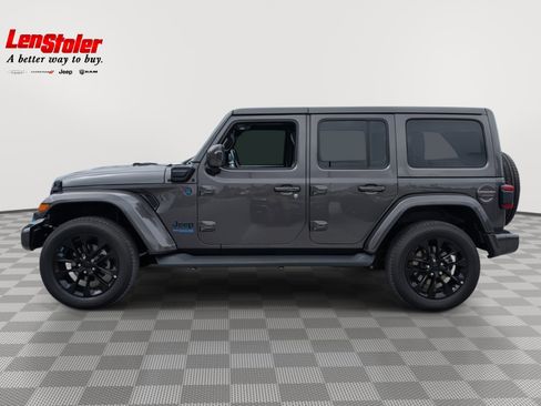 Used 2021 Jeep Wrangler Unlimited Sahara image 2