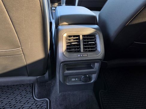 Certified 2023 Volkswagen Tiguan SE w/ Panoramic Sunroof Package image 40