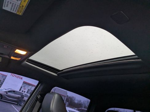 Used 2023 Toyota Tacoma TRD Off-Road image 19