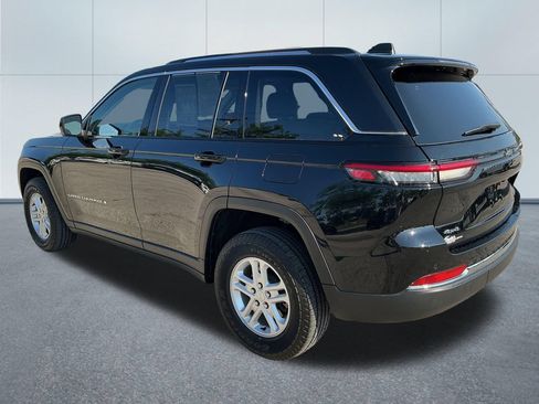 Certified 2023 Jeep Grand Cherokee Laredo AWD/4WD image 3