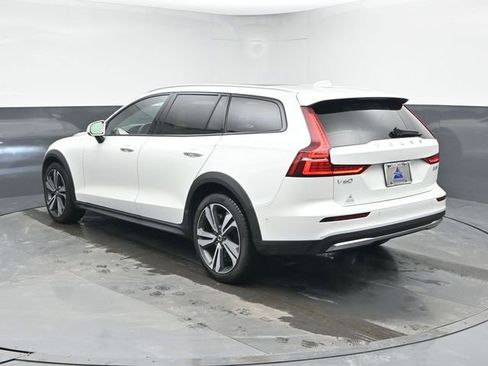 Certified 2025 Volvo V60 B5 Cross Country Plus image 6