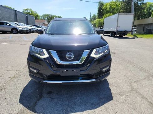 Used 2018 Nissan Rogue SV w/ Sun & Sound Touring Package AWD/4WD image 2