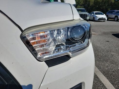 Used 2018 Toyota Tacoma TRD Off-Road image 10