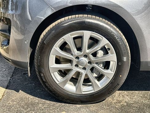 Used 2025 Land Rover Range Rover Sport image 10