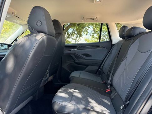 Used 2026 Volkswagen Tiguan SE AWD/4WD image 26