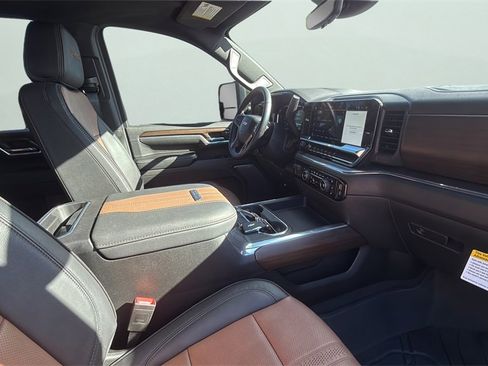 Used 2024 Chevrolet Silverado 3500 High Country w/ High Country Premium Package image 23