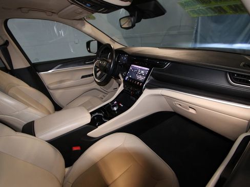 Used 2021 Jeep Grand Cherokee L Limited image 19