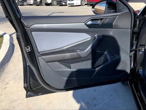 Used 2025 Volkswagen Jetta SE image 22