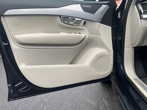 Used 2016 Volvo XC90 T5 Momentum image 10