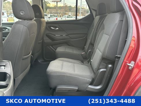 Used 2021 Chevrolet Traverse LT image 14