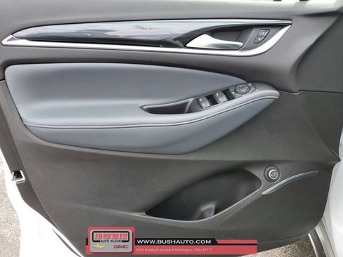 Used 2021 Buick Enclave Essence image 21