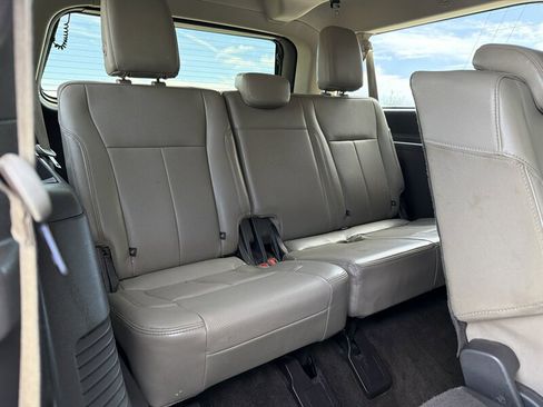 Used 2018 Ford Expedition Max XLT image 17