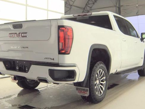 Used 2022 GMC Sierra 1500 AT4 w/ AT4 Premium Package AWD/4WD image 3