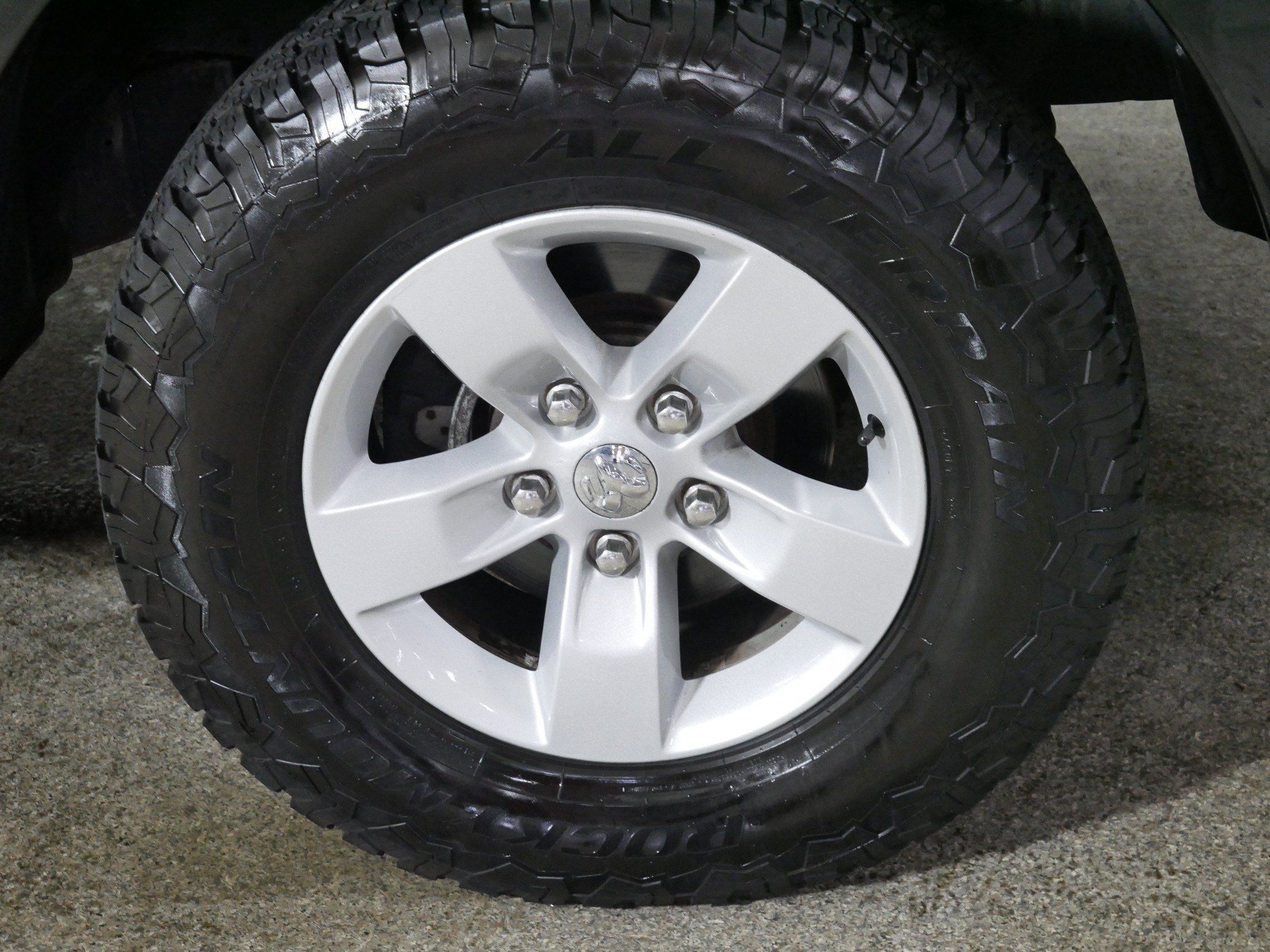 Used 2017 RAM 1500 Express AWD/4WD image 15