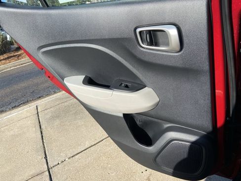 Used 2025 Hyundai Venue SEL FWD image 52