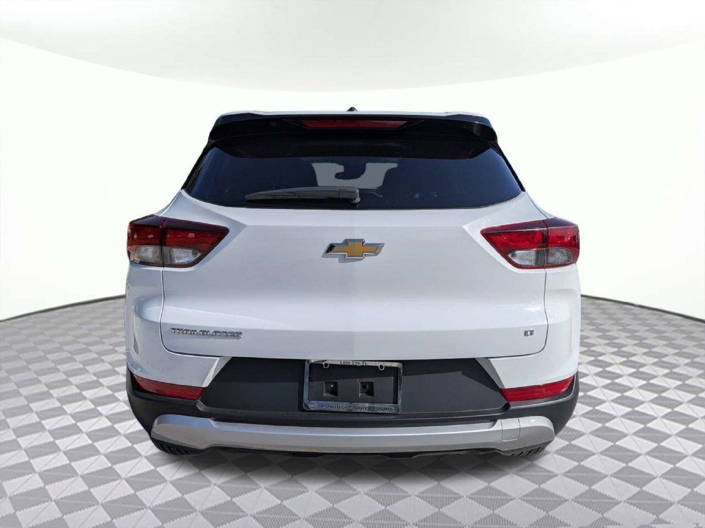Used 2025 Chevrolet TrailBlazer LT FWD image 4