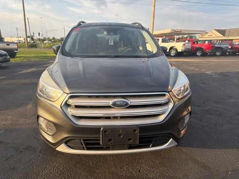 Used 2018 Ford Escape SE w/ Ford Safe & Smart Package AWD/4WD image 2