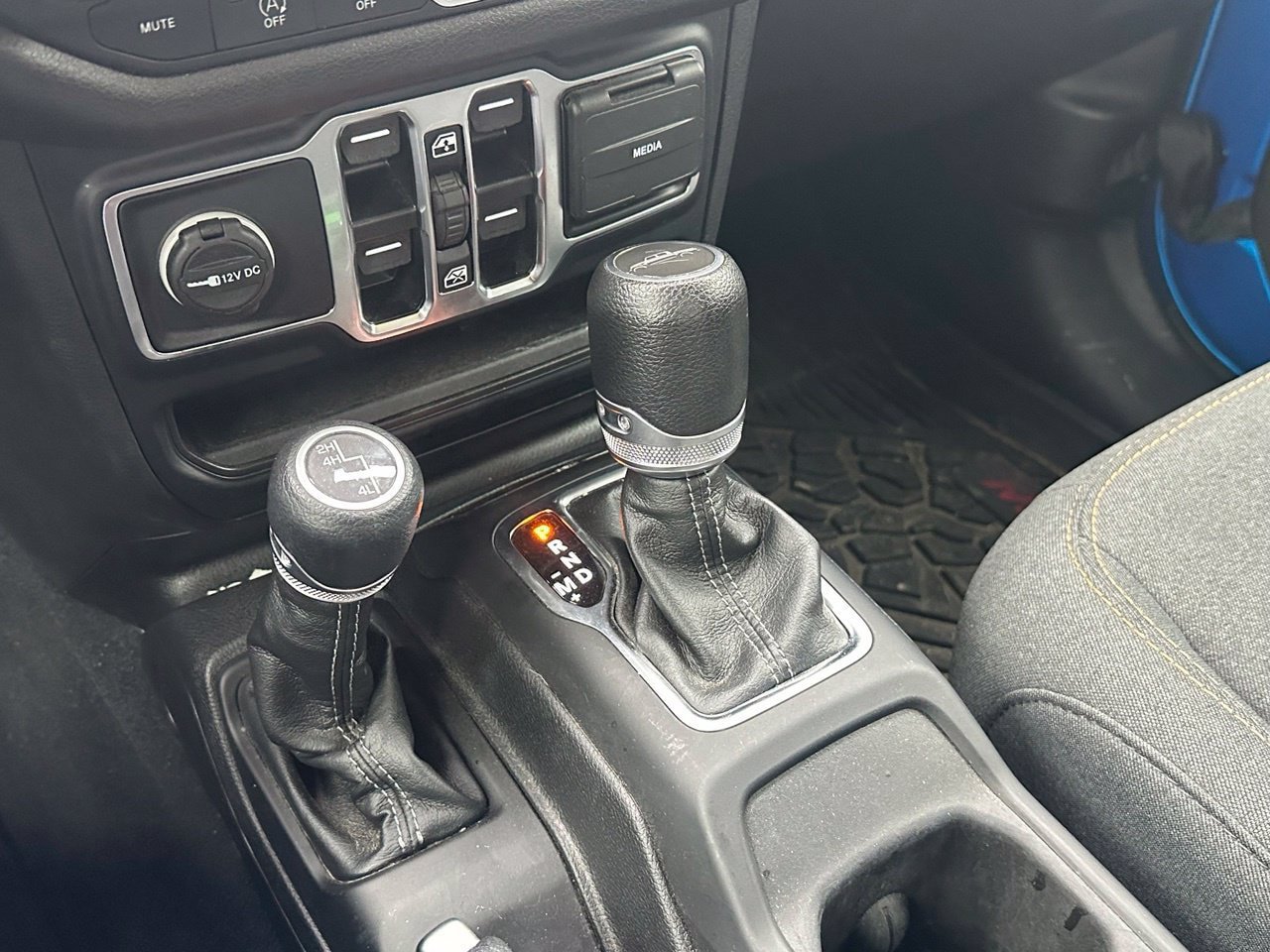 Used 2024 Jeep Gladiator Sport AWD/4WD image 21