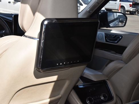 Used 2018 Lincoln Navigator L Reserve w/ Technology Package image 14