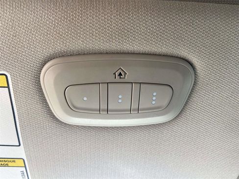 Used 2018 Jeep Cherokee Latitude Plus w/ Comfort/Convenience Group image 28