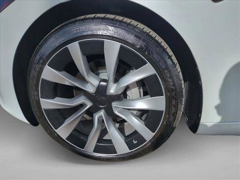 Used 2025 Tesla Model 3 Long Range image 26
