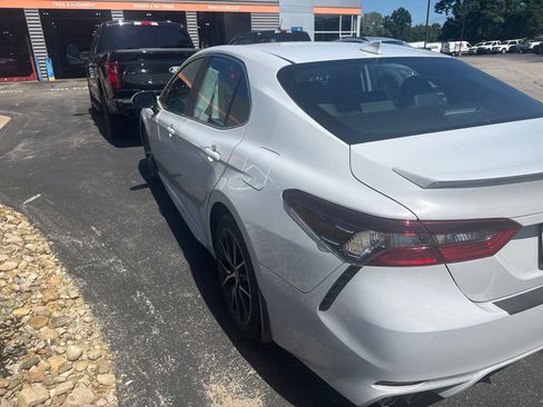 Used 2022 Toyota Camry SE w/ Cold Weather Package FWD image 6