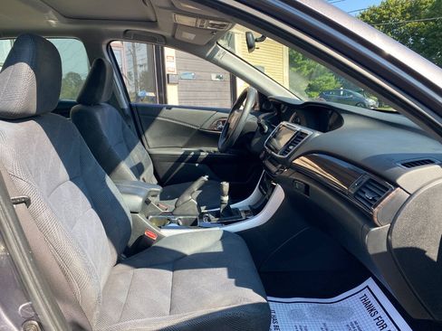 Used 2016 Honda Accord EX image 30