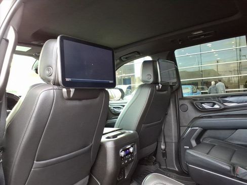 Used 2024 GMC Yukon Denali w/ Advanced Technology Package image 12