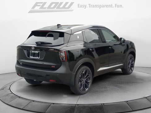 New 2025 Nissan Kicks SR image 7