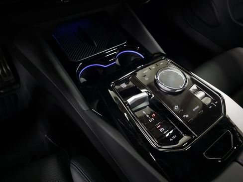 Used 2026 BMW 550e xDrive 550e xDrive w/ Premium Package image 30