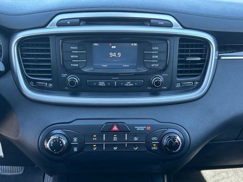 Used 2017 Kia Sorento FWD image 13