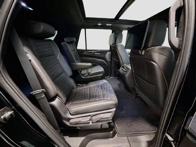 Used 2024 Cadillac Escalade Sport Platinum w/ LPO, ONYX Package AWD/4WD image 24