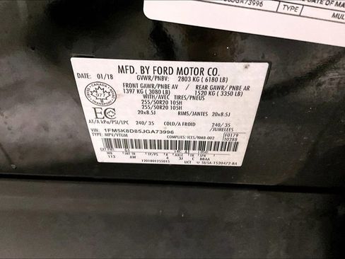 Used 2018 Ford Explorer XLT w/ XLT Appearance Package image 18