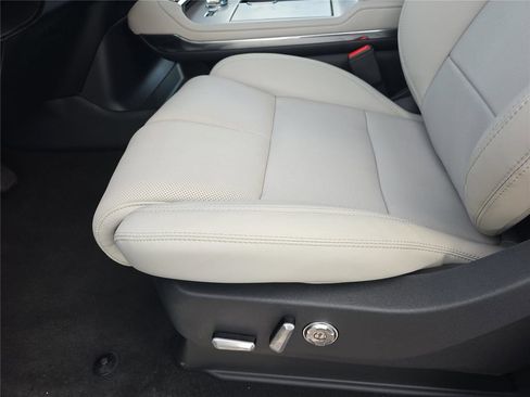 New 2026 Lincoln Navigator Premiere AWD/4WD image 18