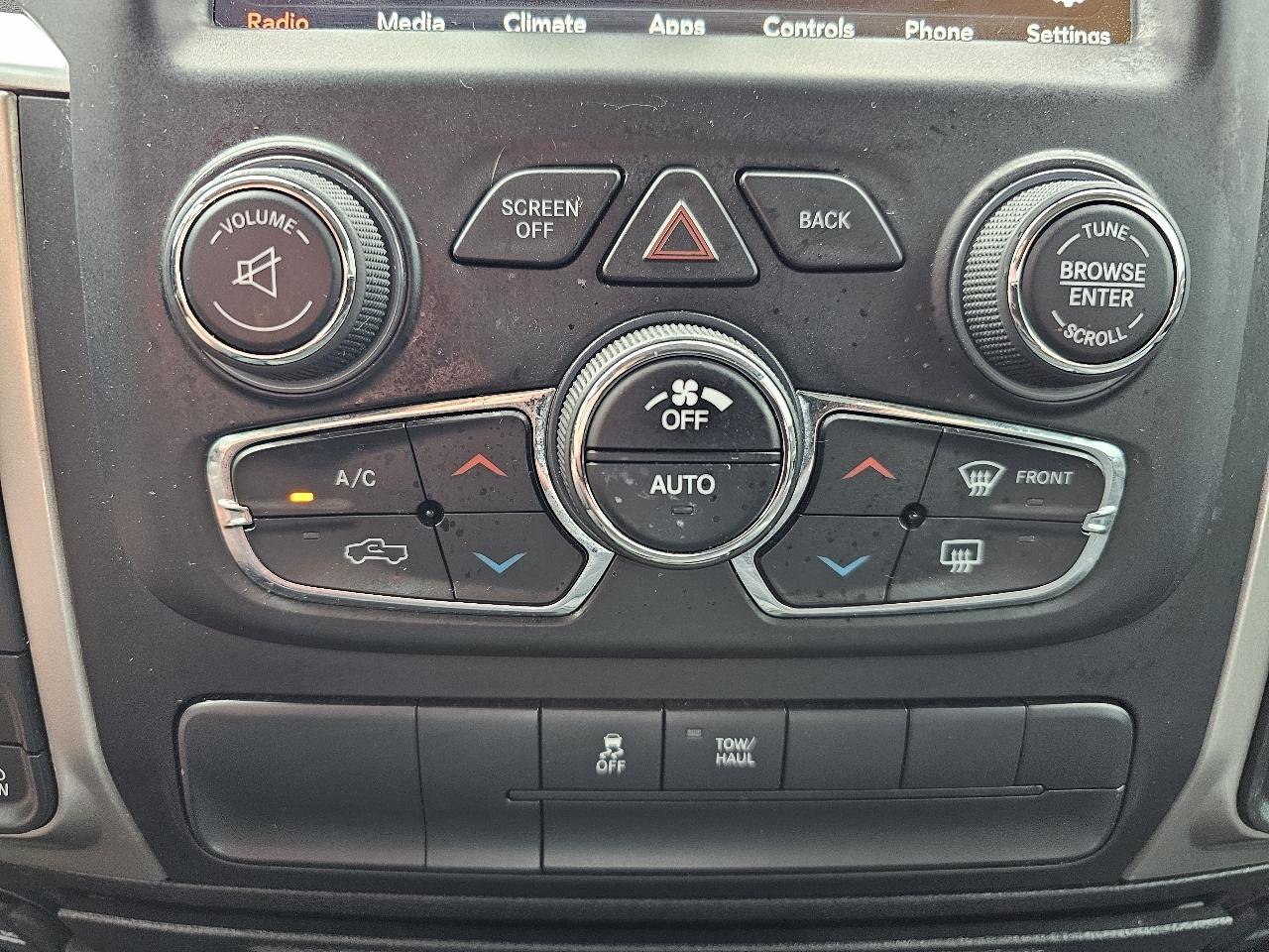 Used 2019 RAM 1500 Classic SLT w/ Luxury Group AWD/4WD image 16