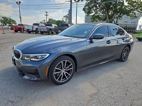 Used 2022 BMW 330i Sedan w/ Convenience Package RWD image 2