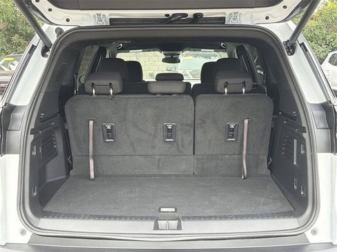 Used 2025 GMC Acadia Elevation image 28