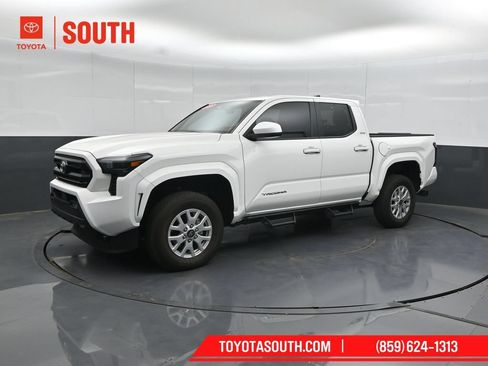 Used 2024 Toyota Tacoma SR5 AWD/4WD image 6