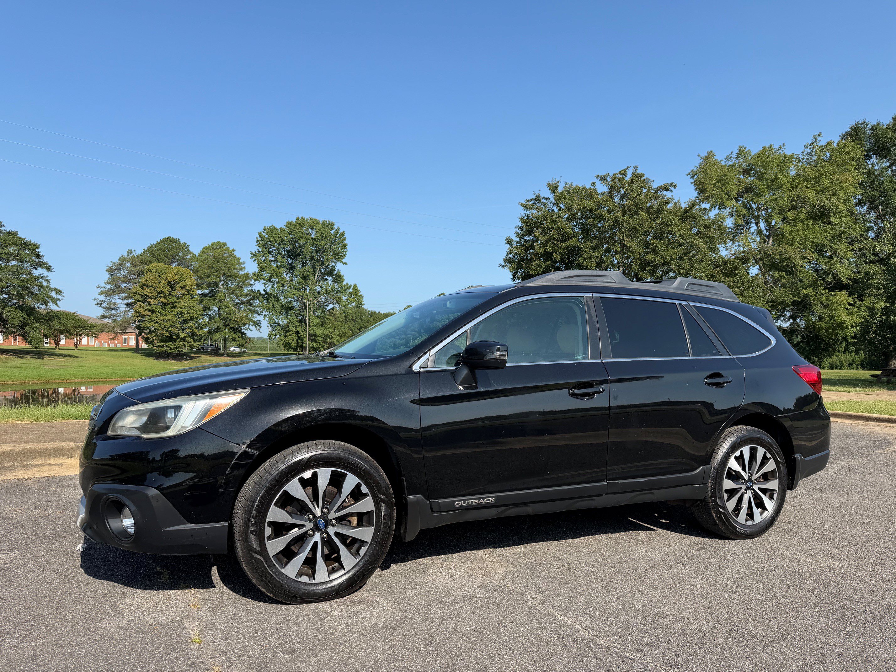 Used 2017 Subaru Outback 2.5i Limited AWD/4WD image 1