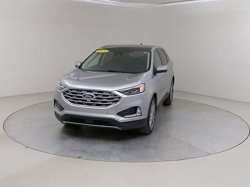 Certified 2024 Ford Edge Titanium w/ Equipment Group 301A AWD/4WD image 9