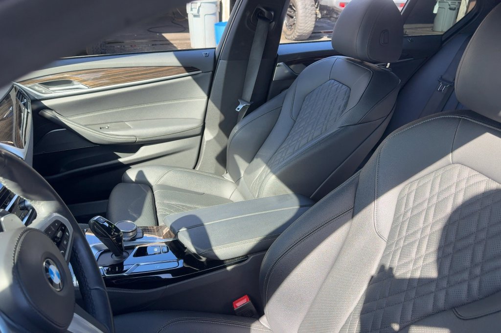 Used 2022 BMW 530i w/ M Sport Package RWD image 11