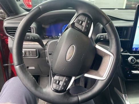 Used 2022 Ford Explorer Platinum w/ Equipment Group 601A AWD/4WD image 19
