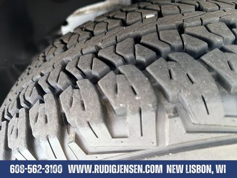 Used 2022 Jeep Cherokee Trailhawk AWD/4WD image 27
